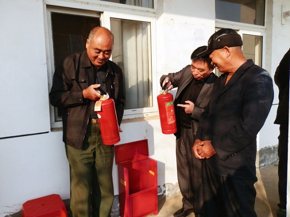 柳巷镇营造敬老院安全生活环境3.jpg