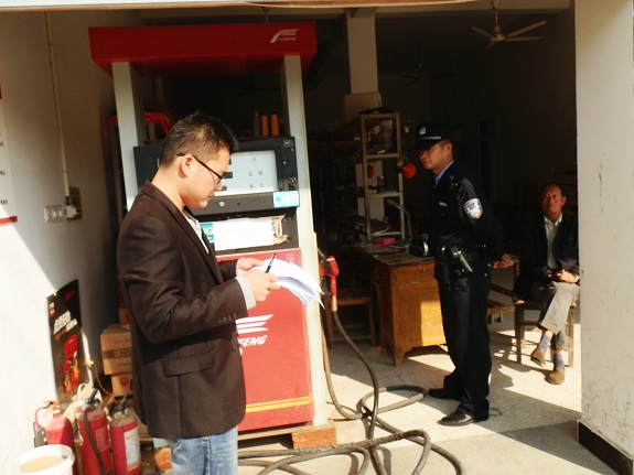 柳巷镇开展消防安全专项检查1.JPG