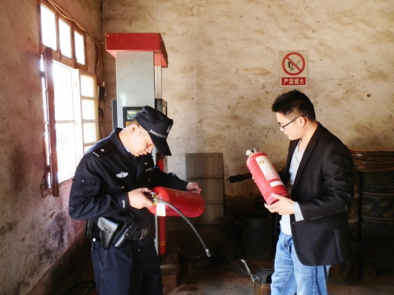 柳巷镇开展消防安全专项检查2.JPG
