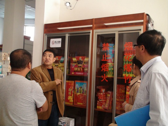 自来桥镇进一步把好“烟花爆竹”关.jpg