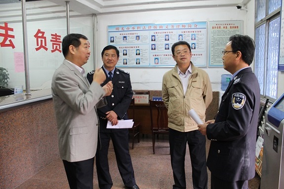 省司法厅督查组来明督查指导法律服务窗口建设1.jpg