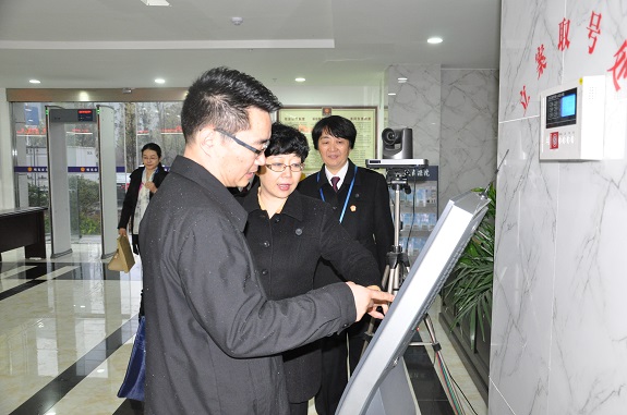 省高院到明光法院开展规范化诉讼服务中心考核工作1.jpg