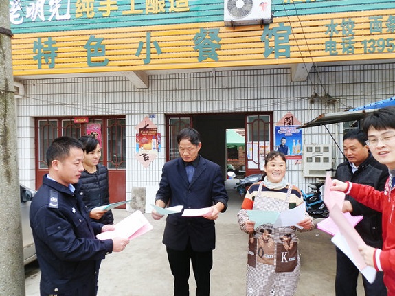 柳巷镇开展新《食品安全法》系列宣传活动3.jpg