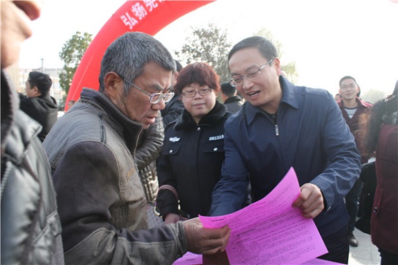 明光市举办“12.4”大型广场法制宣传活动1.jpg