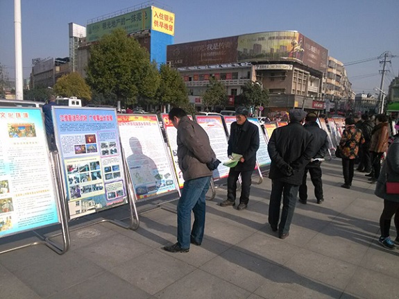 明光市城乡规划局参加2015年“12.4”国家宪法日暨全国法制宣传日活动2.jpg