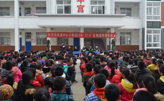 全市各中小学开展形式多样的法制宣传活动.jpg