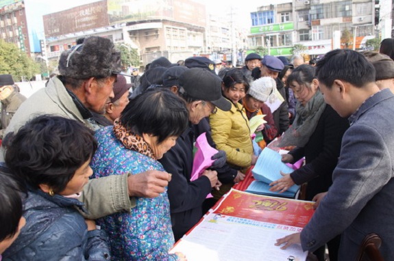明光市财政局参加12.4法治宣传日活动.jpg