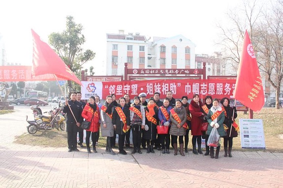 明光市公安局团委联合交管宣传中队开展文明创建活动.jpg