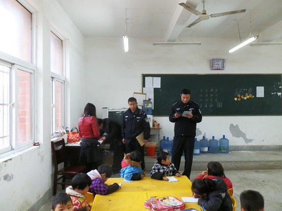柳巷镇开展幼儿园、敬老院火灾隐患排查整治工作3.jpg