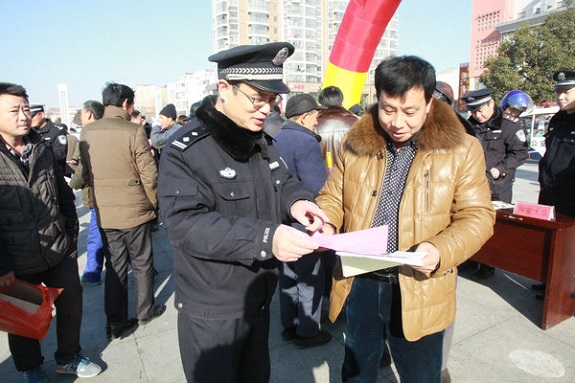 明光市公安局召开“飓风行动”新闻发布会4.jpg