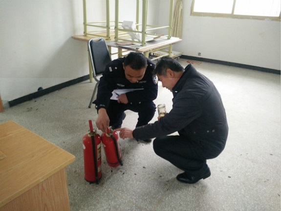 苏巷镇开展教堂安全检查2.jpg
