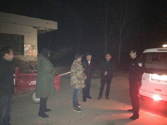 潘村镇：组织夜间巡逻 提升群众安全感1.jpg