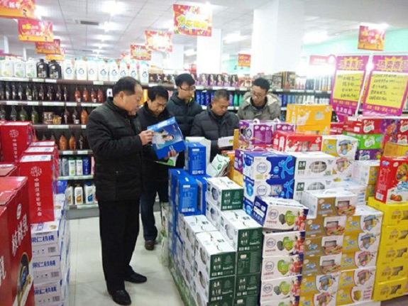 女山湖镇开展消防、食品安全专项检查3.jpg