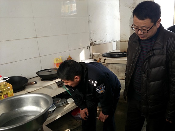 涧溪镇开展肉制品专项检查.jpg