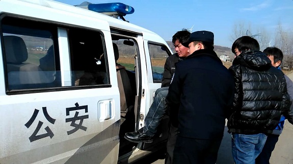 自来桥镇警民合力火速救人2.jpg