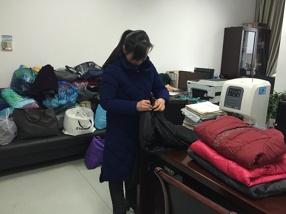 明光市财政局积极组织开展“送温暖、献爱心”捐赠活动.jpg