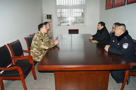 明光市法院春节前夕慰问驻地武警官兵1.jpg