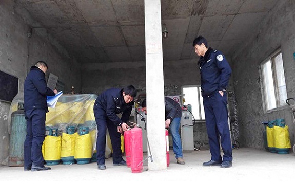 潘村镇开展节前安全生产大检查3.jpg