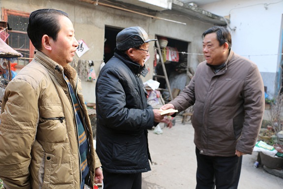 明光市民政局主要领导春节前慰问离退休干部2.jpg