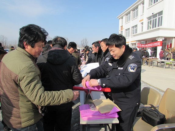 明光市司法局集中开展返乡农民工法治宣传教育活动5.jpg