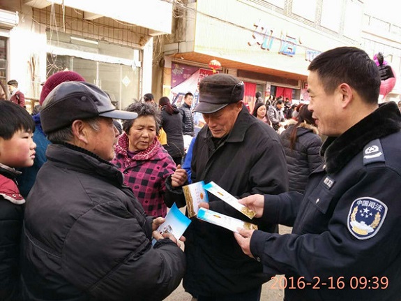 明光市司法局集中开展返乡农民工法治宣传教育活动9.jpg
