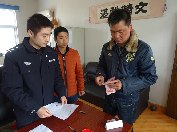 明光市公安局举行受损群众财物返还仪式1.jpg