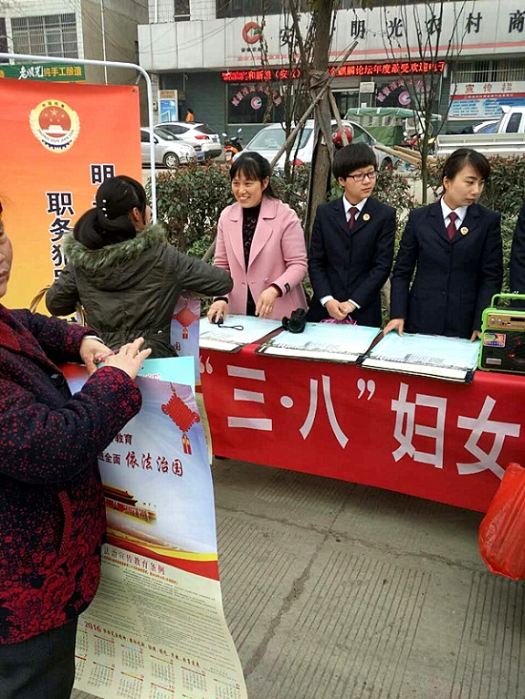 涧溪镇开展“三八”妇女节法制宣传活动1.jpg