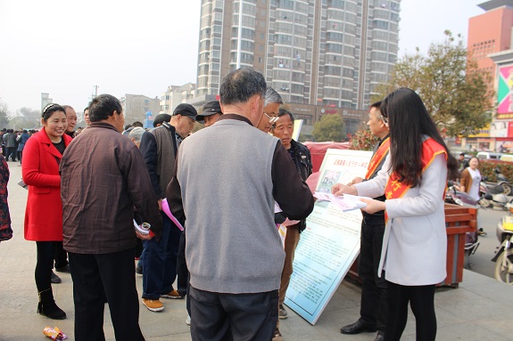 明光市开展综治集中宣传日活动6.JPG