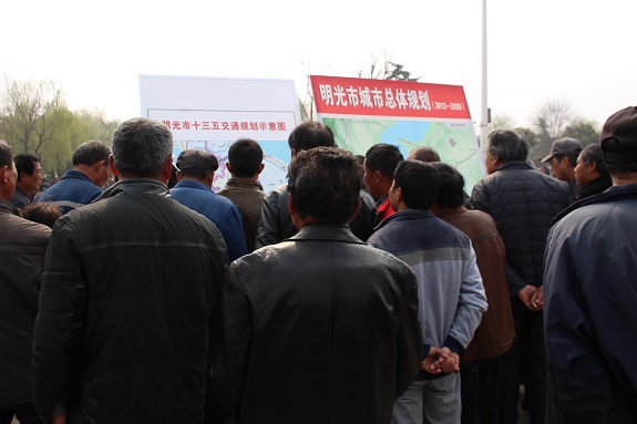 明光市开展综治集中宣传日活动7.JPG