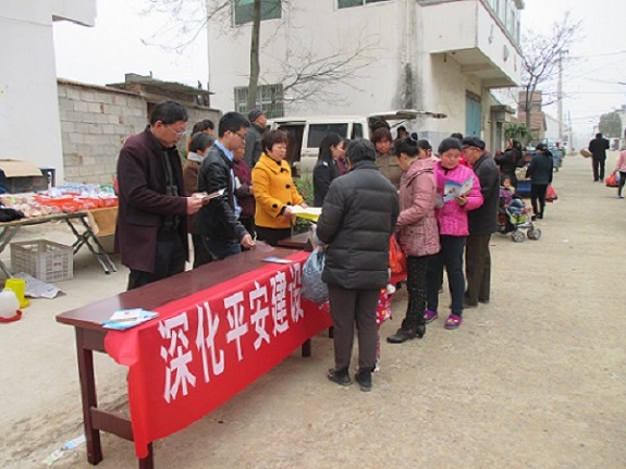 明西街道组织开展综治宣传月活动1.JPG