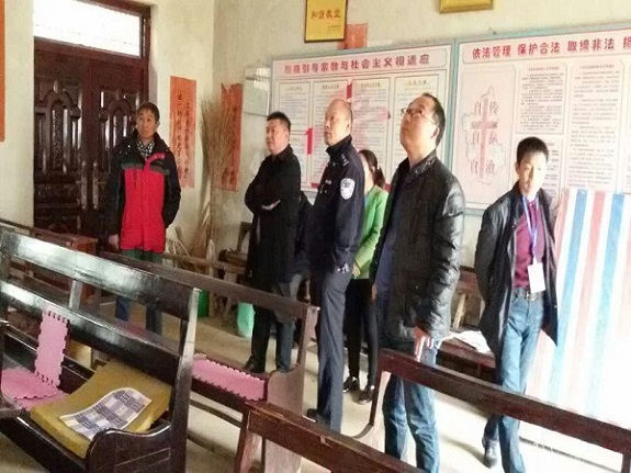 明西街道组织开展基督教堂安全检查.jpg
