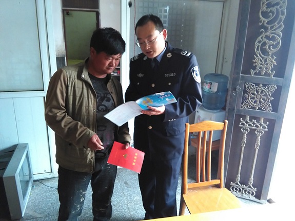 明东街道：结合扶贫工作开展法律援助宣传活动.jpg