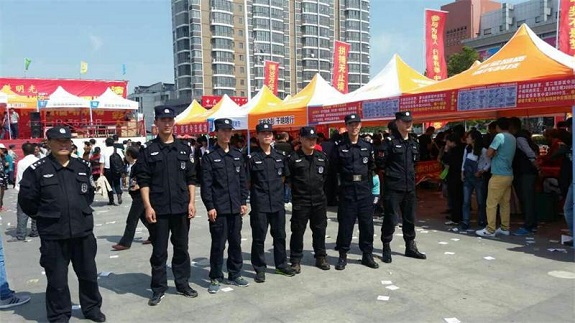 明光市公安局民警坚守岗位确保五一劳动节社会治安平稳2.jpg