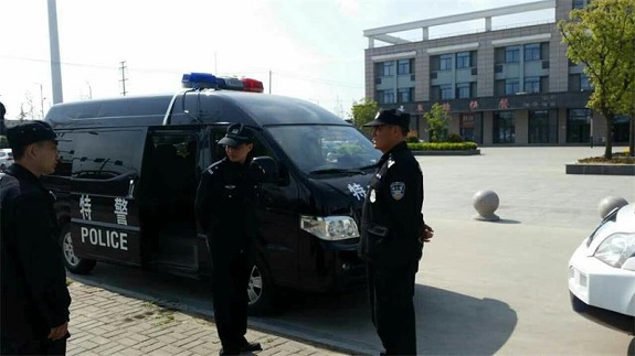 明光市公安局民警坚守岗位确保五一劳动节社会治安平稳3.jpg