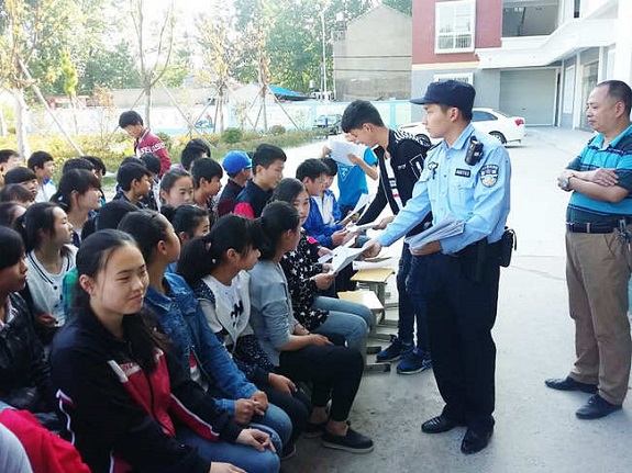 柳巷镇联合开展青少年法治宣传教育活动2.jpg