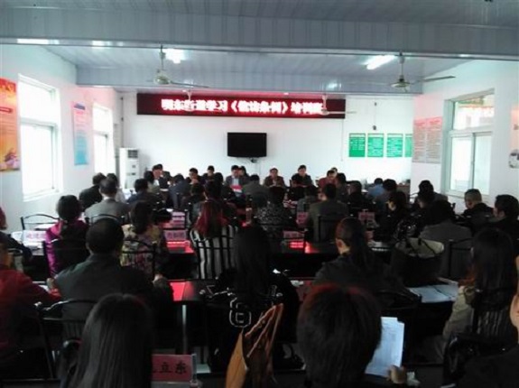 明东街道召开学习《信访条例》培训班.jpg