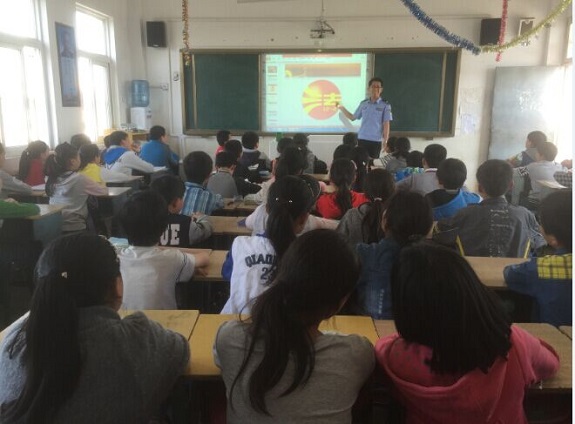 自来桥镇开展青少年法治进校园活动.jpg