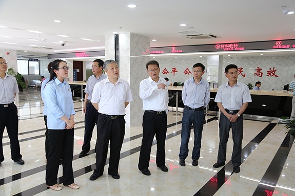 省高院副院长汪利民来明调研指导工作.jpg
