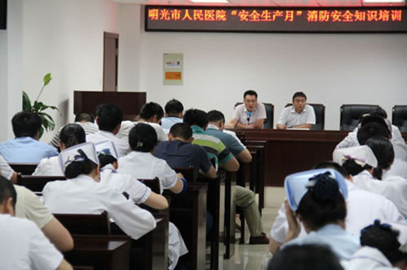 明光市人民医院成功组织消防知识培训和灭火实战演练1.jpg