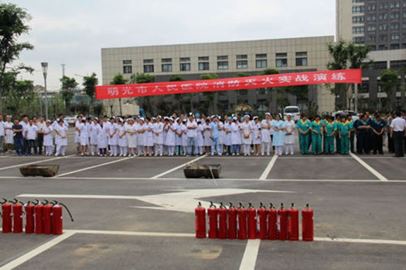 明光市人民医院成功组织消防知识培训和灭火实战演练3.jpg
