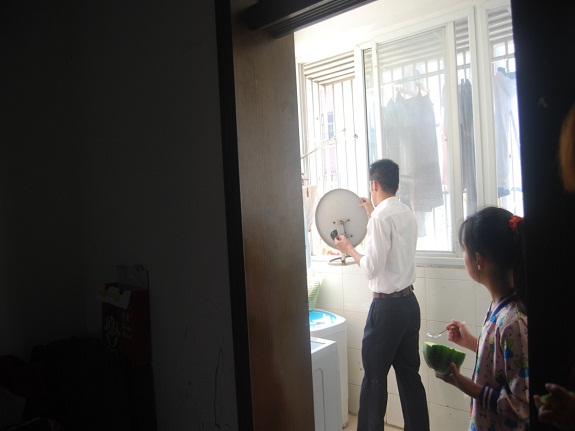 我市开展小区卫星地面接收设施专项治理2.jpg