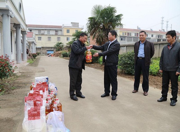 明光市检察院看望慰问敬老院老人1.JPG