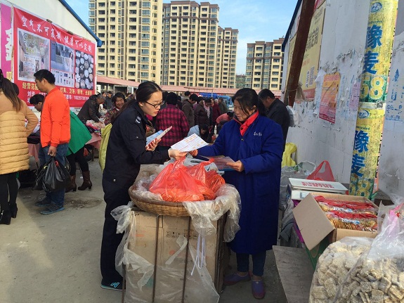 明东司法所开展农民工法治宣传教育活动4.JPG