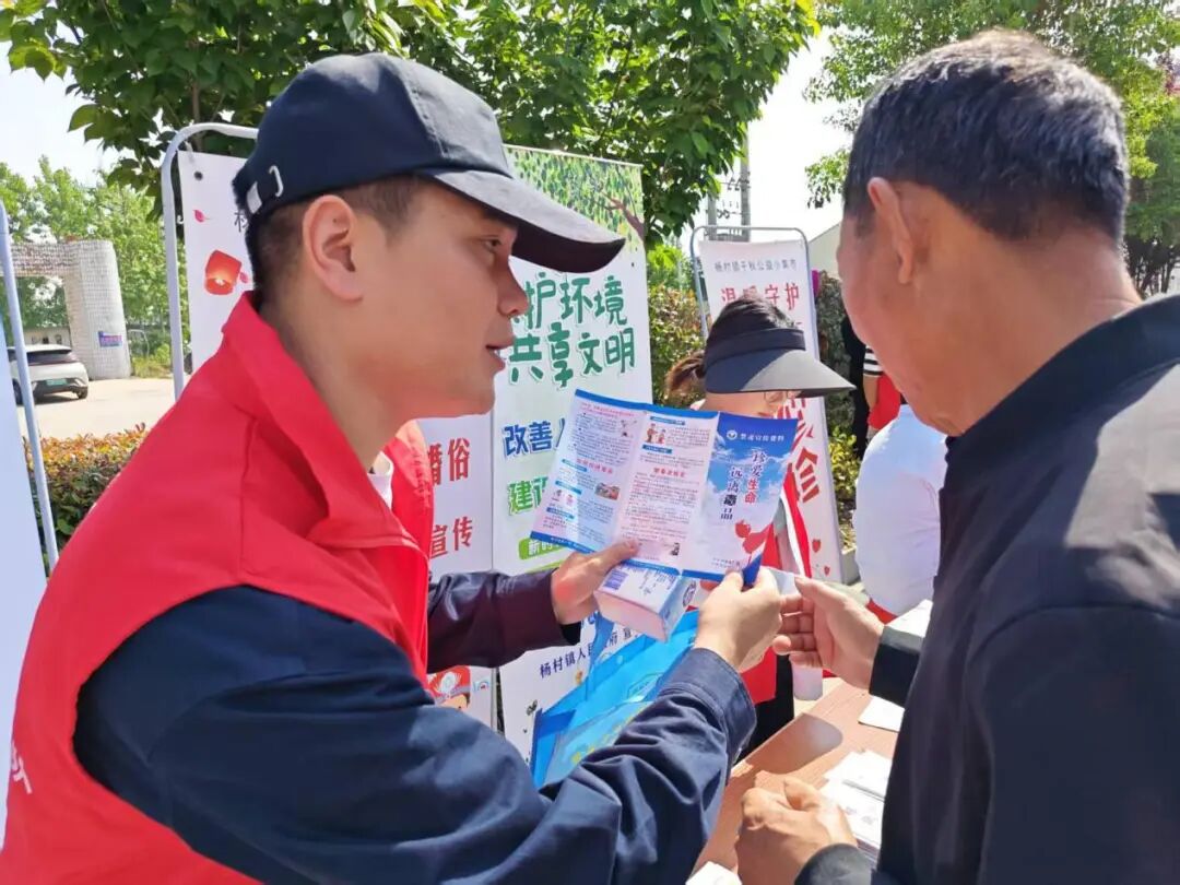 杨村镇：公益集市传法治 平安护航暖民心